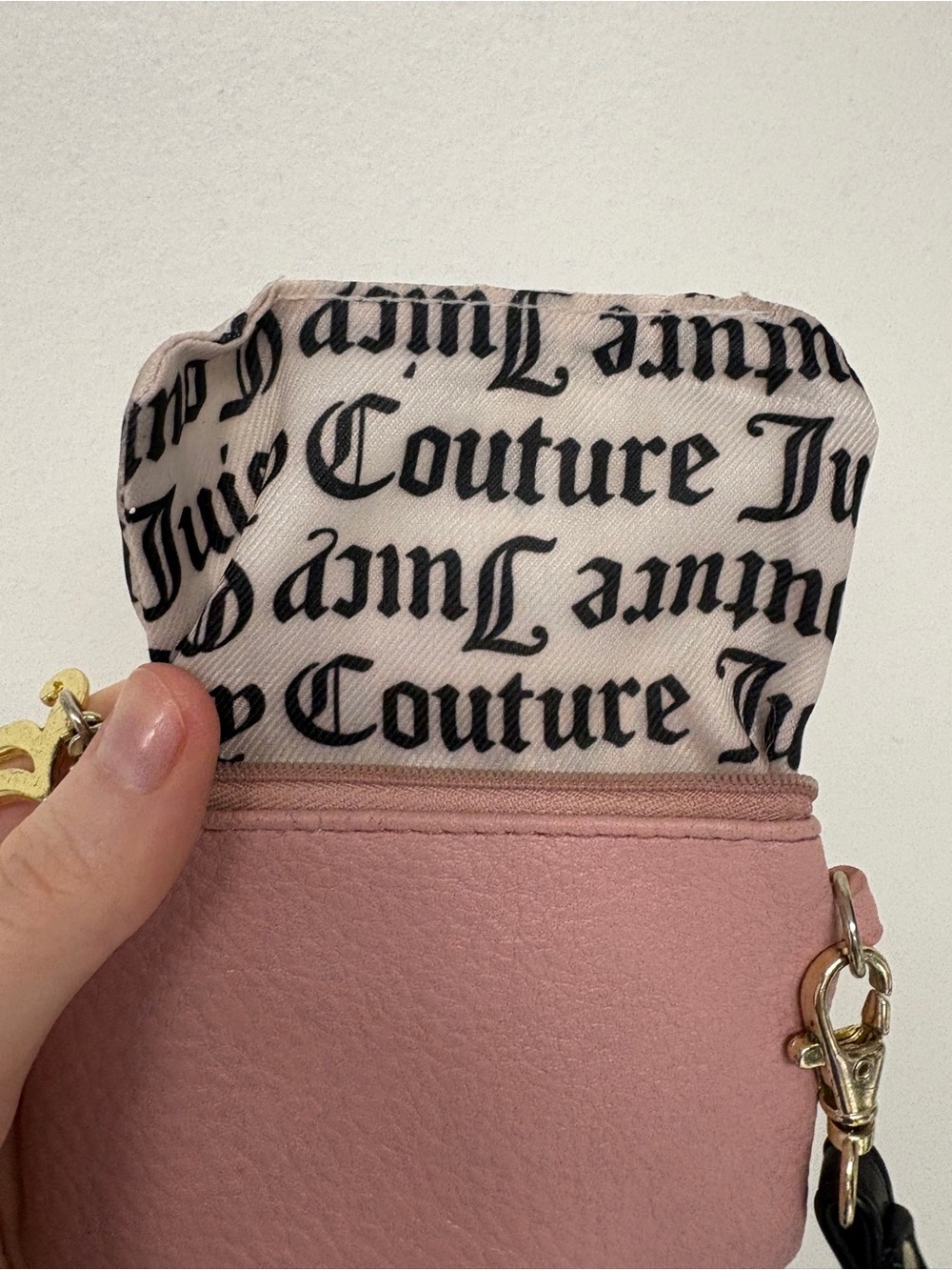 Juicy Couture Small Pink Change Purse - Picture 4 of 7